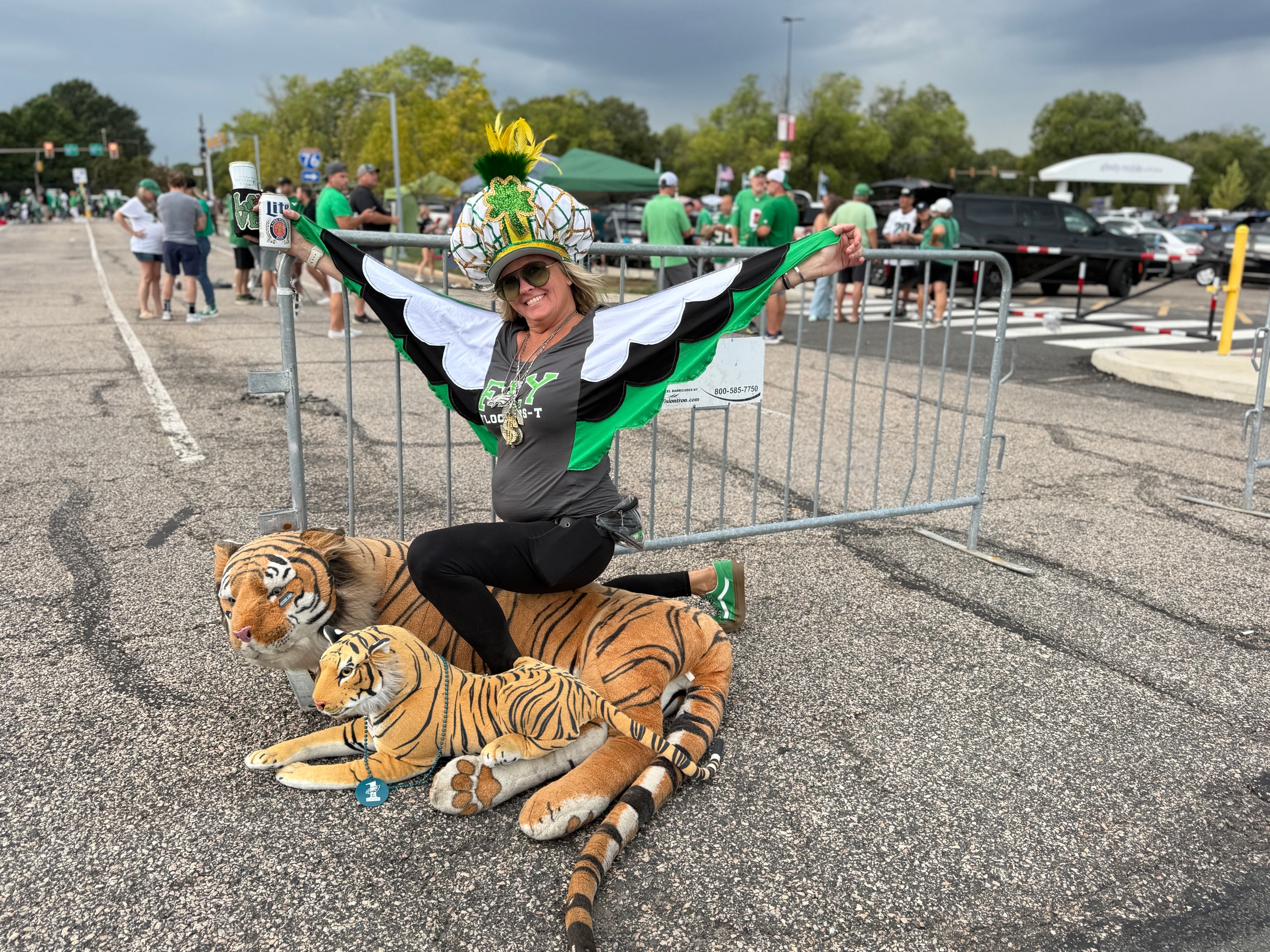 Flockers-T FLY Women's V-neck Tee